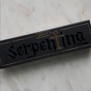 Kay Von D Serpentina
